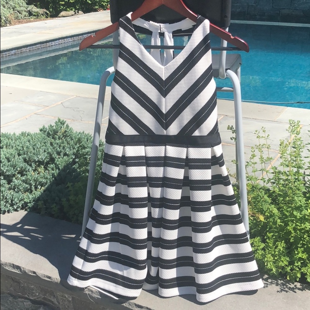 Girls Size 12 Dress Black & White🌺